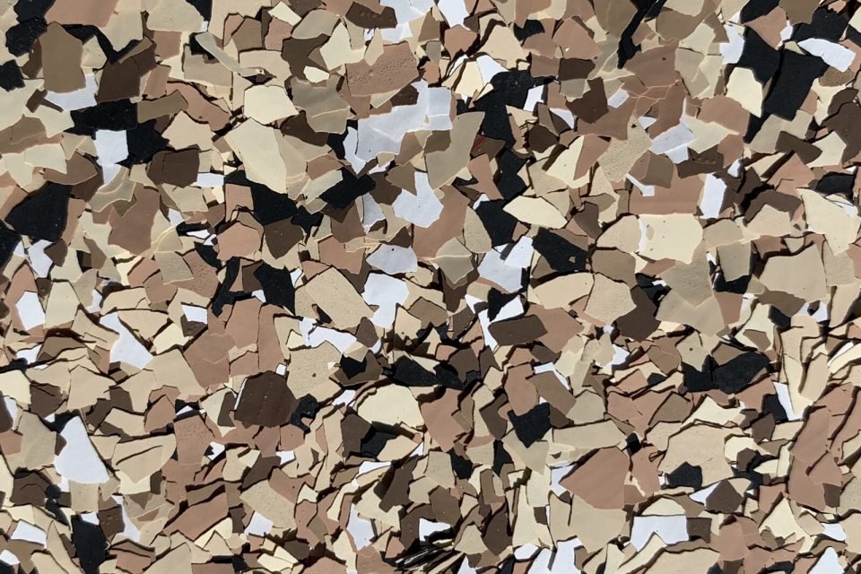 flake-epoxy-saddle-tan